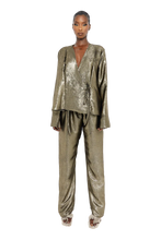 Load image into Gallery viewer, COUCOO KAFNI WRAP SHIRT IN PLATINUM PINK / EVERGREEN / GRAZEDGOLD / BURNISHED BOULDER
